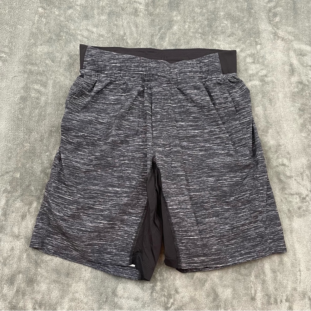 Lululemon mens shorts size M gray lined athletic